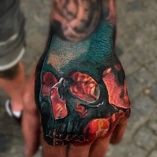 Tatuaggio a mano