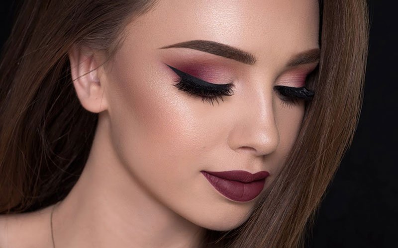 Ombretto bordeaux occhi azzurri