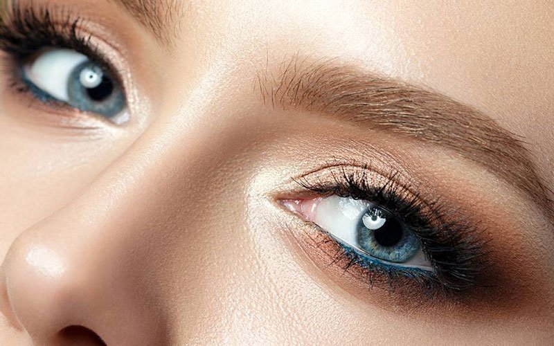 Ombretto marrone occhi azzurri