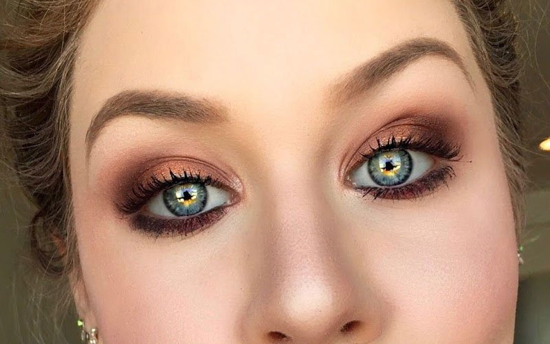 L'ombretto Bronze Copper cerca gli occhi azzurri