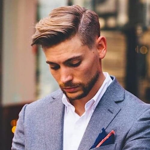 Tagli di capelli corti per uomini con pettini