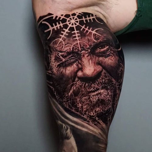Idee del tatuaggio del dio nordico per gli uomini