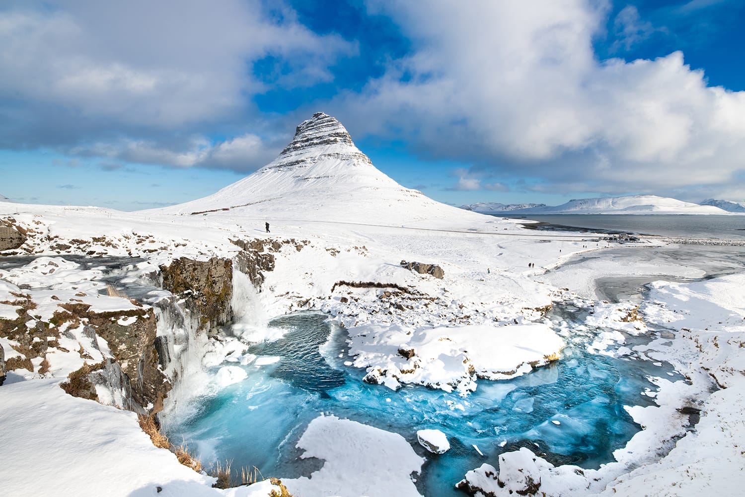 Bellissimo il monte Kirkjufell in inverno, Islanda