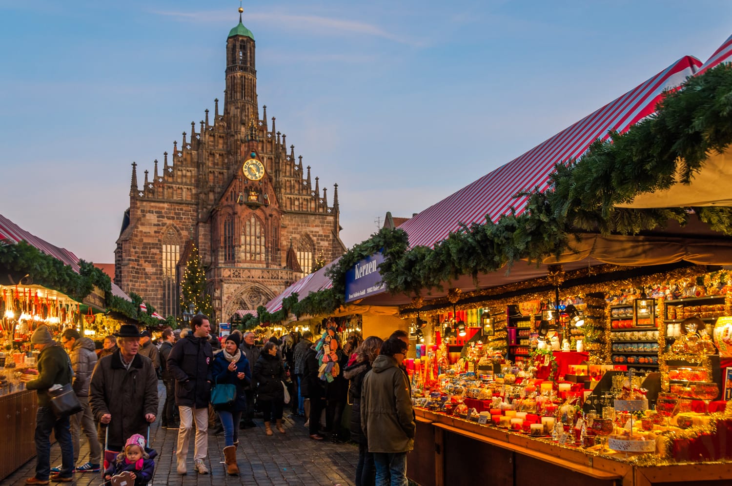 Il Mercatino di Natale di Norimberga è una delle fiere natalizie più antiche della Germania, risalente al XVI secolo.